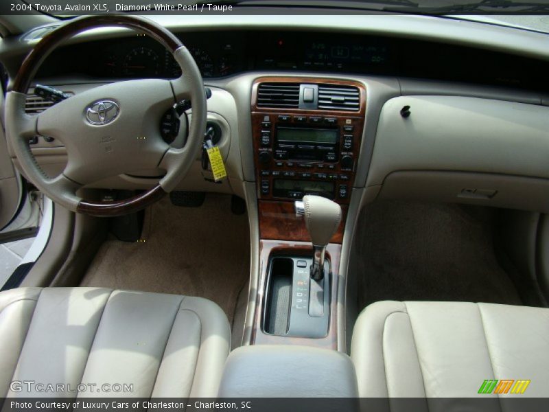 Diamond White Pearl / Taupe 2004 Toyota Avalon XLS