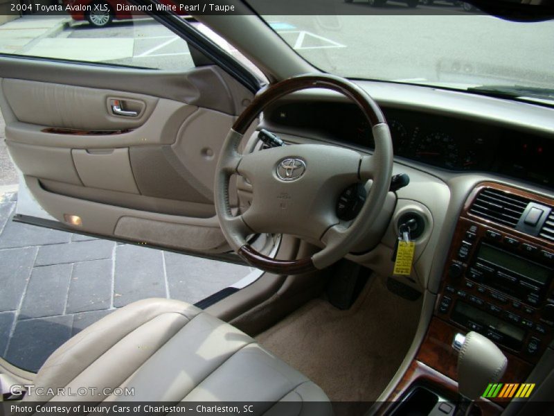 Diamond White Pearl / Taupe 2004 Toyota Avalon XLS