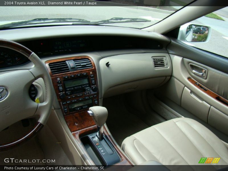 Diamond White Pearl / Taupe 2004 Toyota Avalon XLS