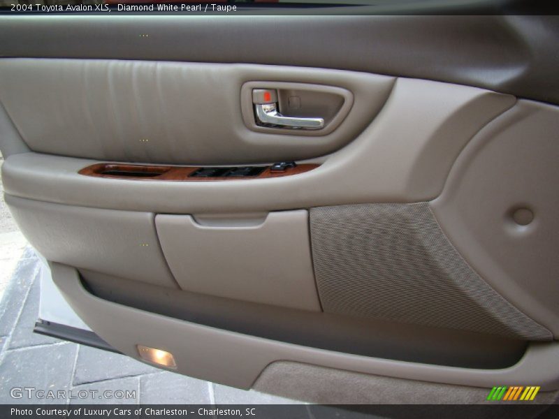Diamond White Pearl / Taupe 2004 Toyota Avalon XLS