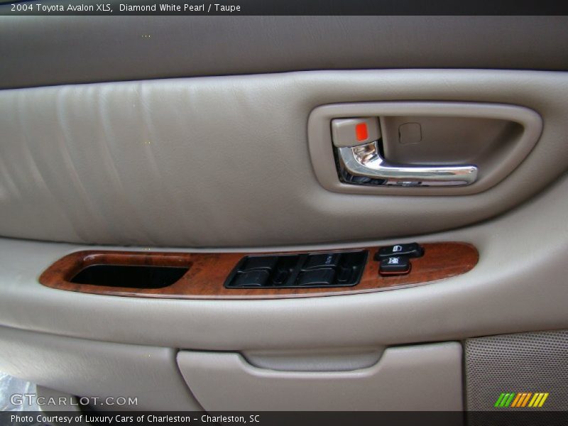 Diamond White Pearl / Taupe 2004 Toyota Avalon XLS