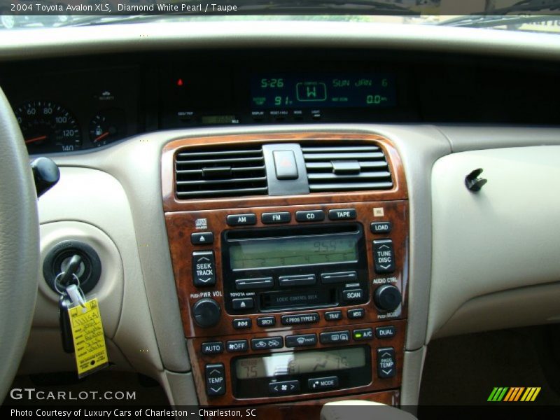 Diamond White Pearl / Taupe 2004 Toyota Avalon XLS