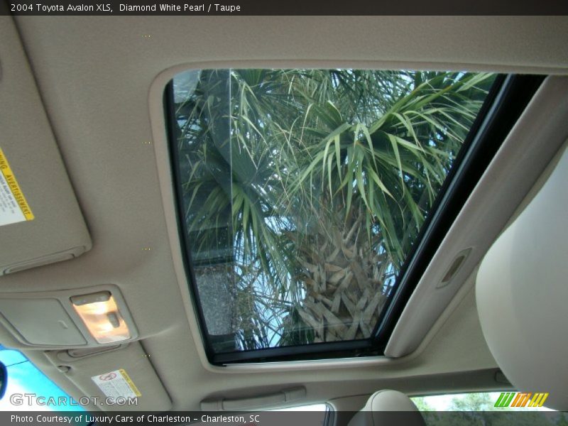 Diamond White Pearl / Taupe 2004 Toyota Avalon XLS