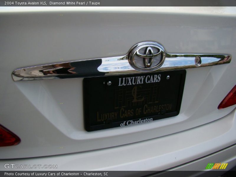 Diamond White Pearl / Taupe 2004 Toyota Avalon XLS