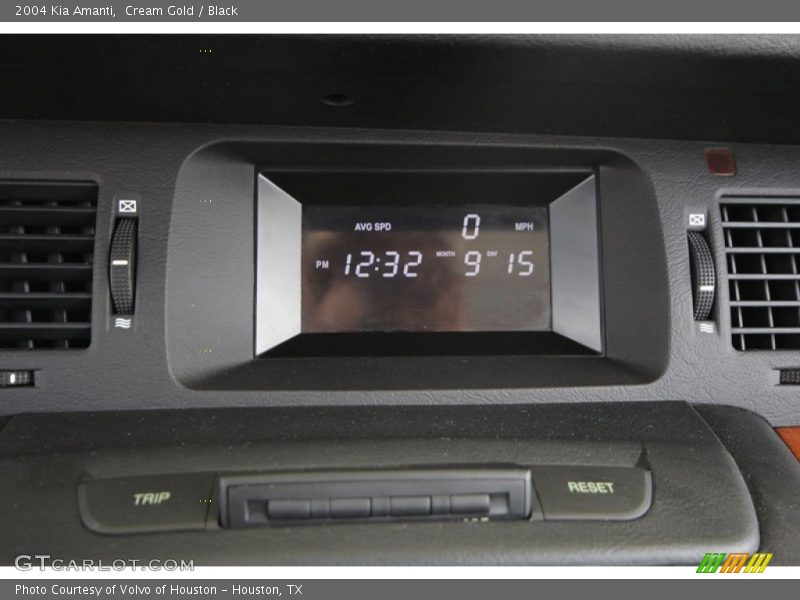 Cream Gold / Black 2004 Kia Amanti
