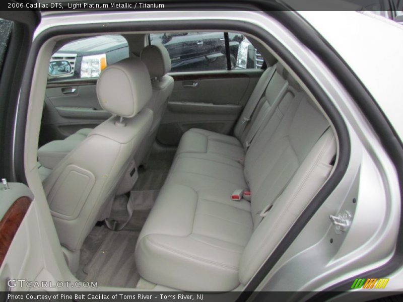 Light Platinum Metallic / Titanium 2006 Cadillac DTS