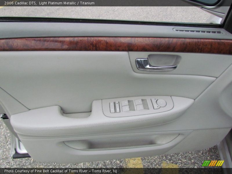 Light Platinum Metallic / Titanium 2006 Cadillac DTS