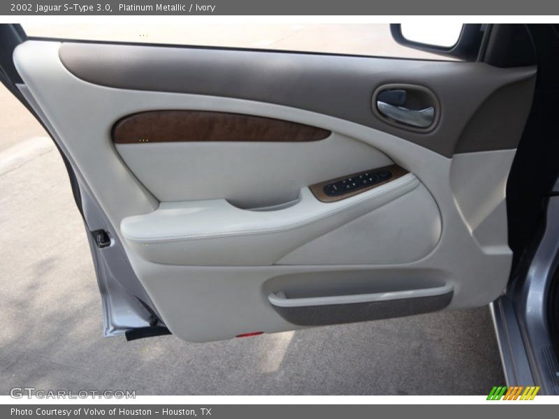 Platinum Metallic / Ivory 2002 Jaguar S-Type 3.0