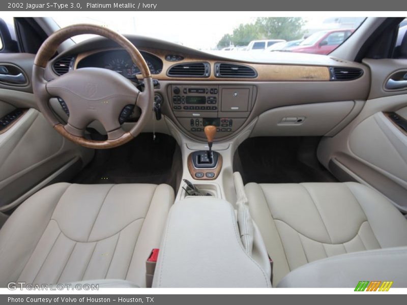 Dashboard of 2002 S-Type 3.0