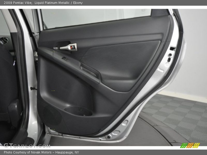 Liquid Platinum Metallic / Ebony 2009 Pontiac Vibe