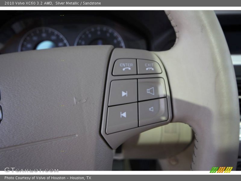 Controls of 2010 XC60 3.2 AWD