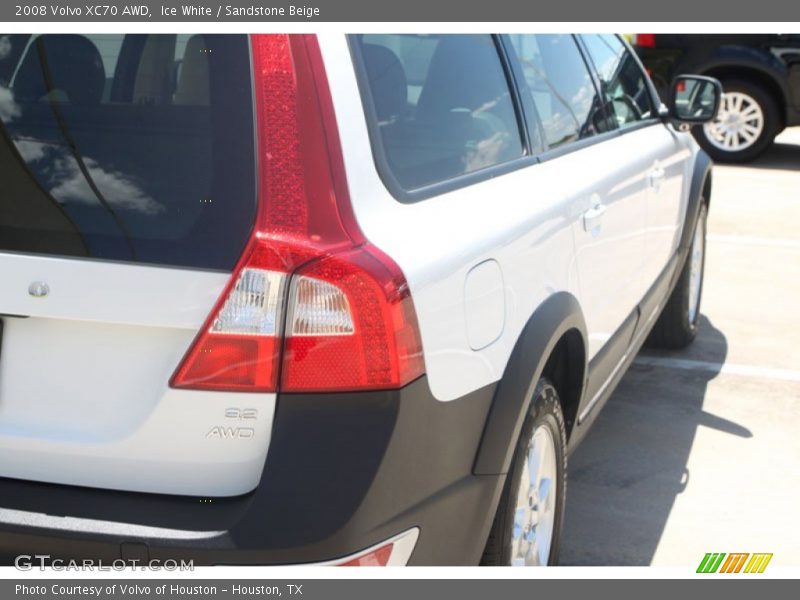 Ice White / Sandstone Beige 2008 Volvo XC70 AWD