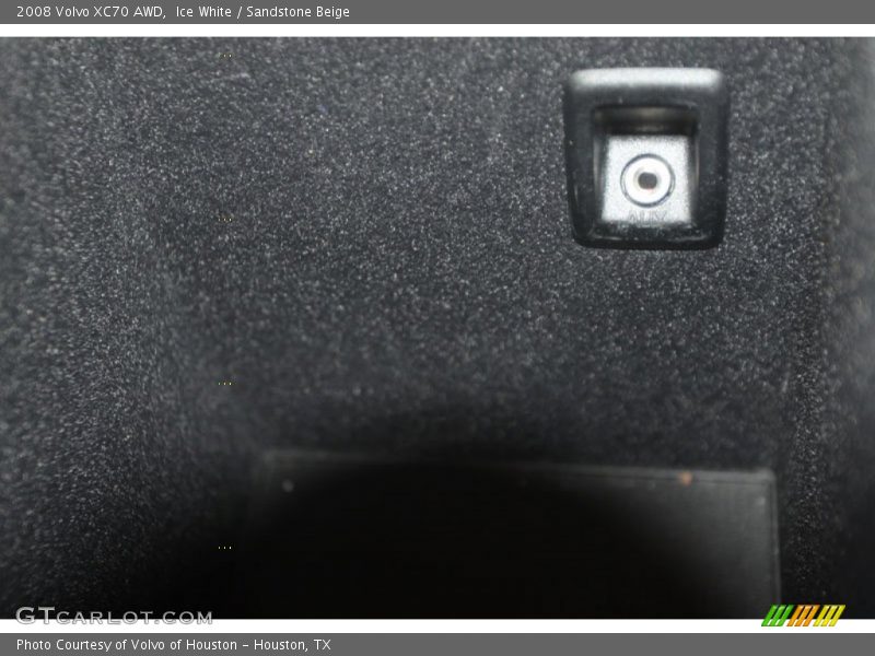 Ice White / Sandstone Beige 2008 Volvo XC70 AWD