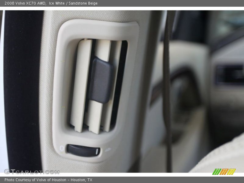 Ice White / Sandstone Beige 2008 Volvo XC70 AWD