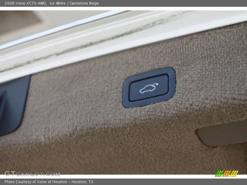 Ice White / Sandstone Beige 2008 Volvo XC70 AWD
