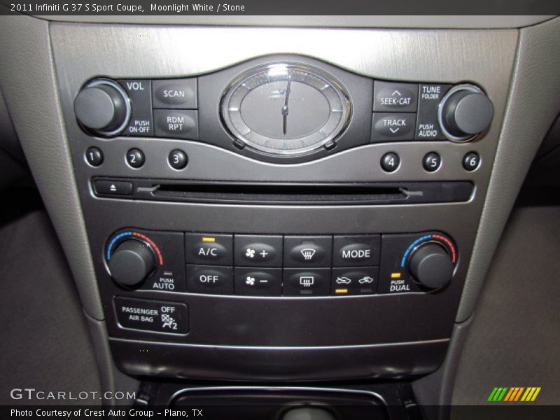 Controls of 2011 G 37 S Sport Coupe