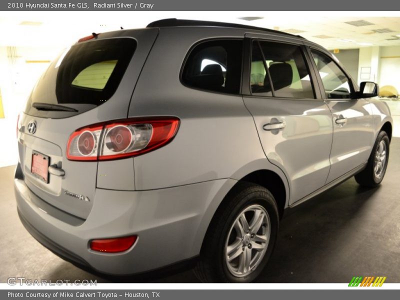 Radiant Silver / Gray 2010 Hyundai Santa Fe GLS