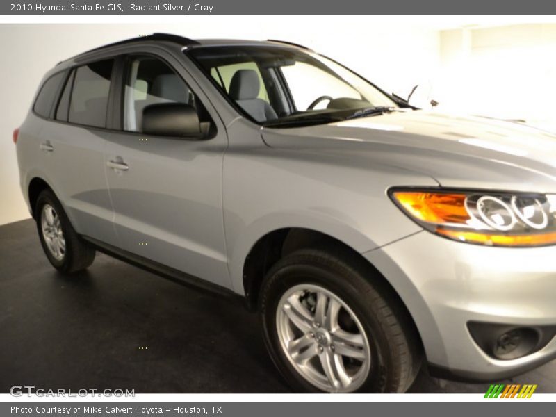 Radiant Silver / Gray 2010 Hyundai Santa Fe GLS