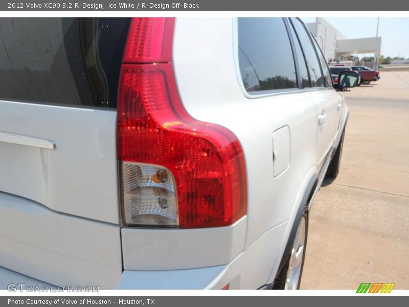 Ice White / R-Design Off-Black 2012 Volvo XC90 3.2 R-Design