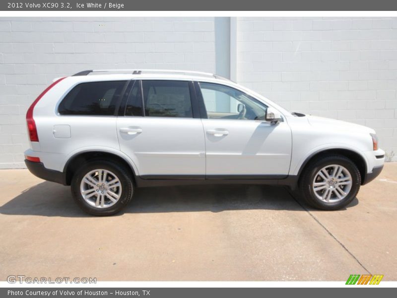 Ice White / Beige 2012 Volvo XC90 3.2
