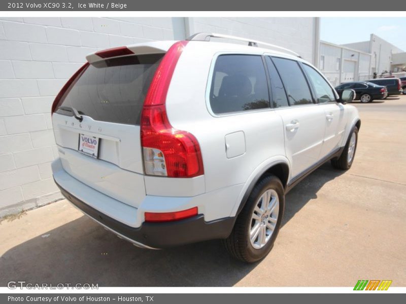 Ice White / Beige 2012 Volvo XC90 3.2