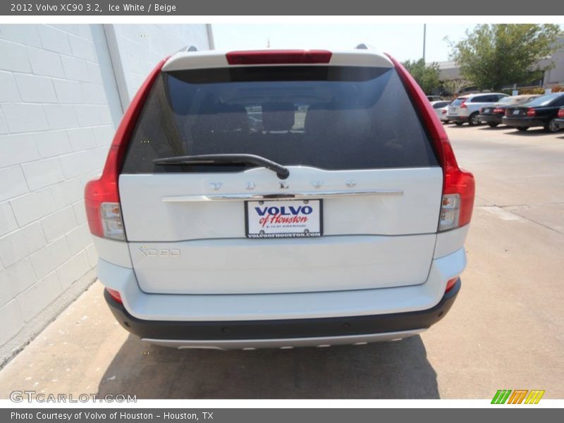 Ice White / Beige 2012 Volvo XC90 3.2
