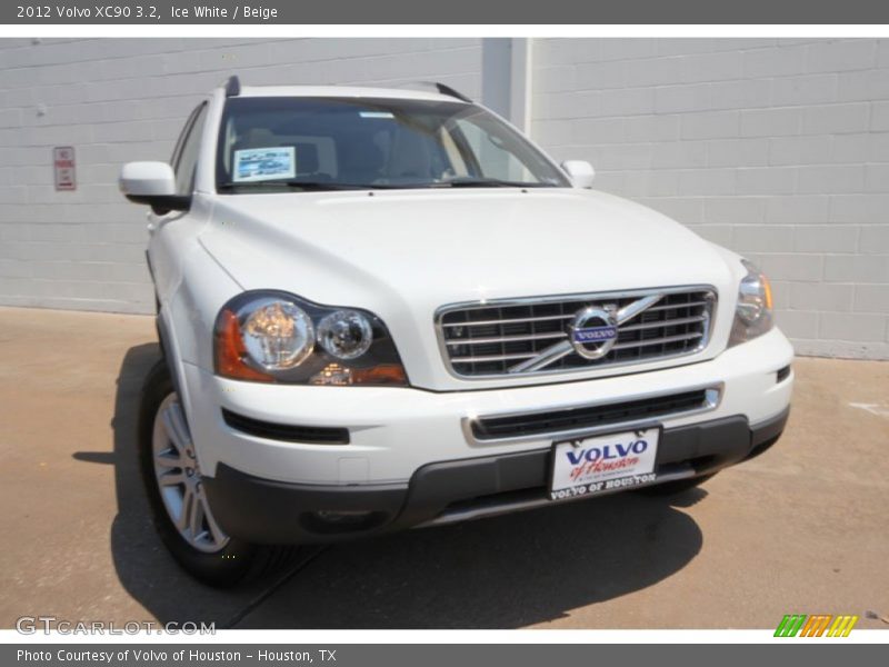 Ice White / Beige 2012 Volvo XC90 3.2