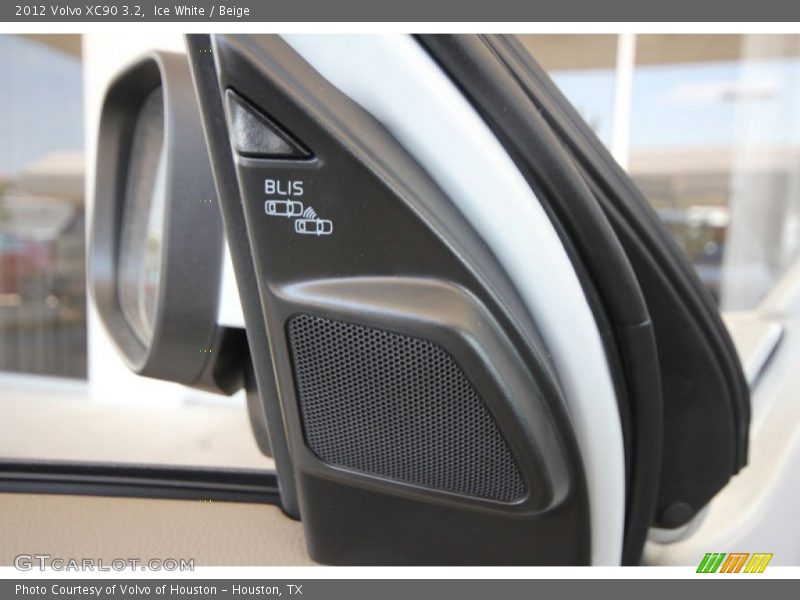 Ice White / Beige 2012 Volvo XC90 3.2