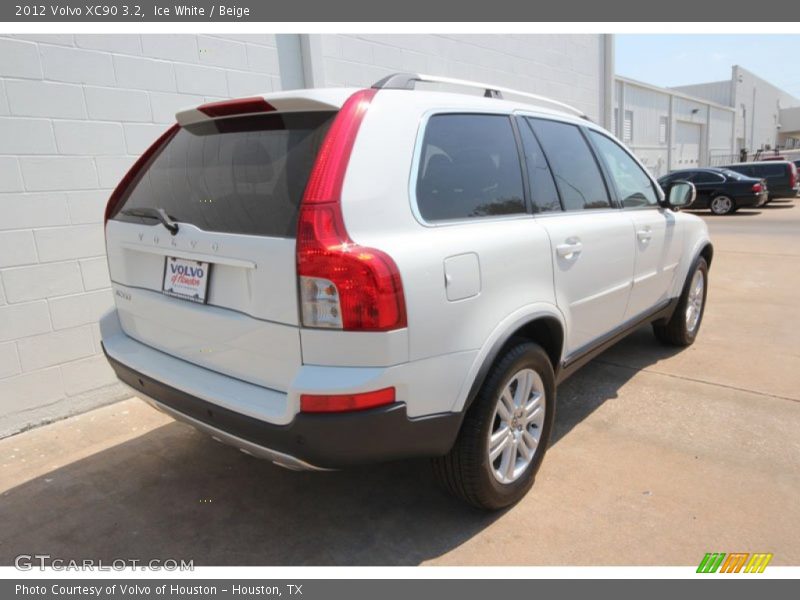 Ice White / Beige 2012 Volvo XC90 3.2