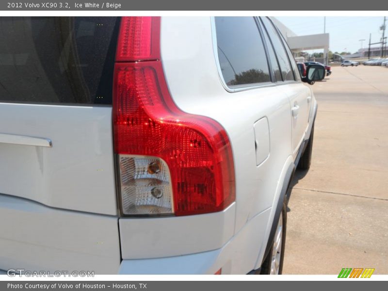 Ice White / Beige 2012 Volvo XC90 3.2