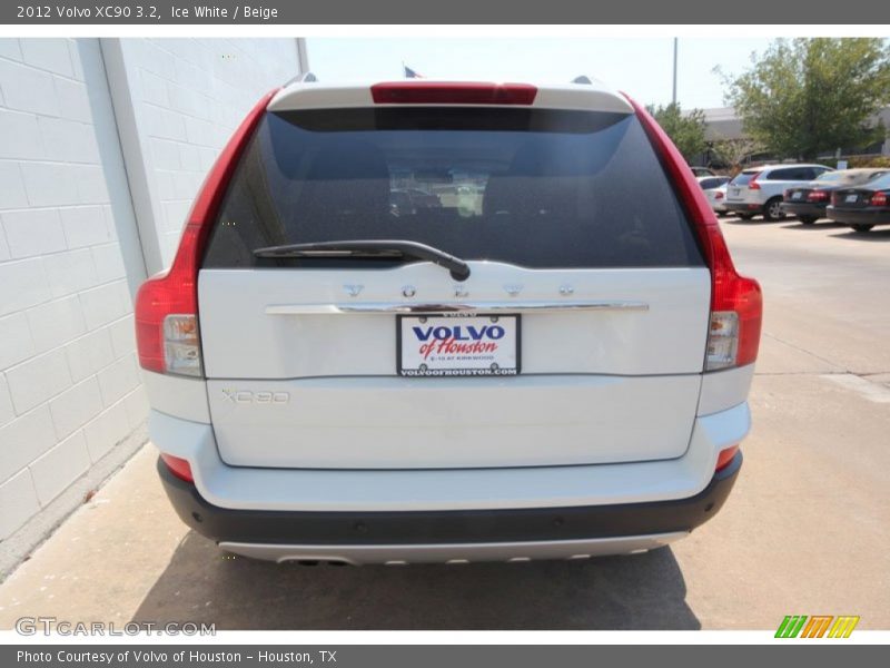 Ice White / Beige 2012 Volvo XC90 3.2
