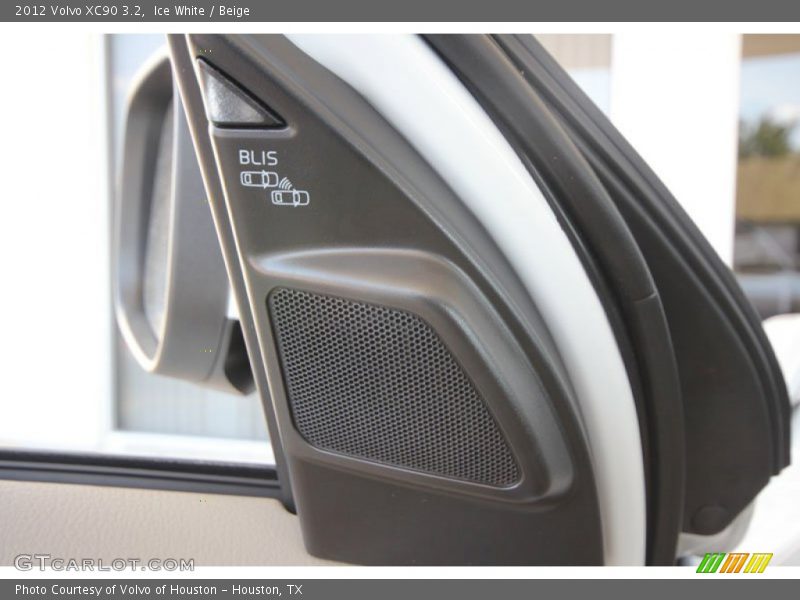 Ice White / Beige 2012 Volvo XC90 3.2