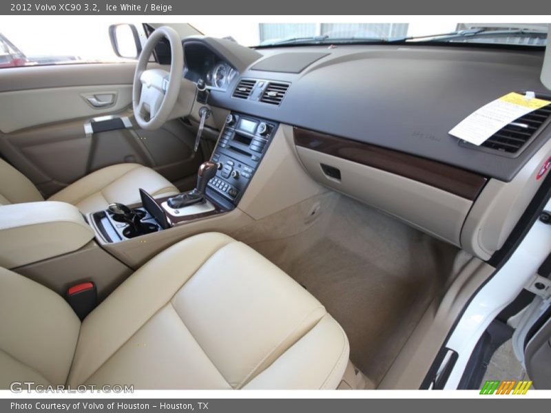 Dashboard of 2012 XC90 3.2