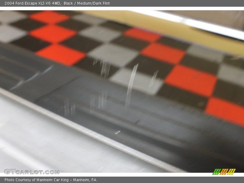 Black / Medium/Dark Flint 2004 Ford Escape XLS V6 4WD