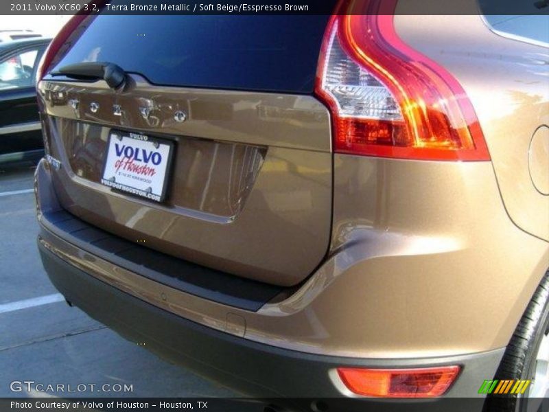 Terra Bronze Metallic / Soft Beige/Esspresso Brown 2011 Volvo XC60 3.2
