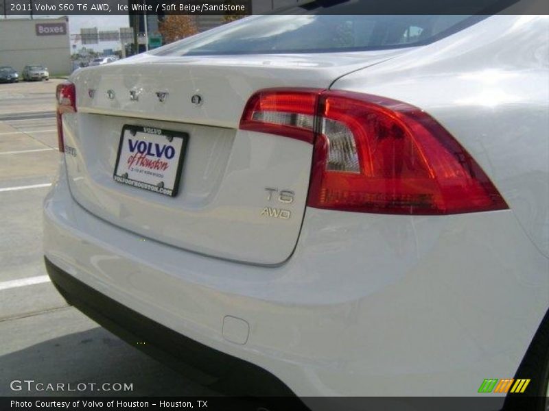 Ice White / Soft Beige/Sandstone 2011 Volvo S60 T6 AWD