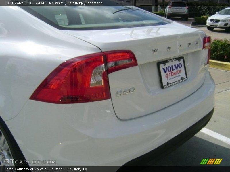 Ice White / Soft Beige/Sandstone 2011 Volvo S60 T6 AWD