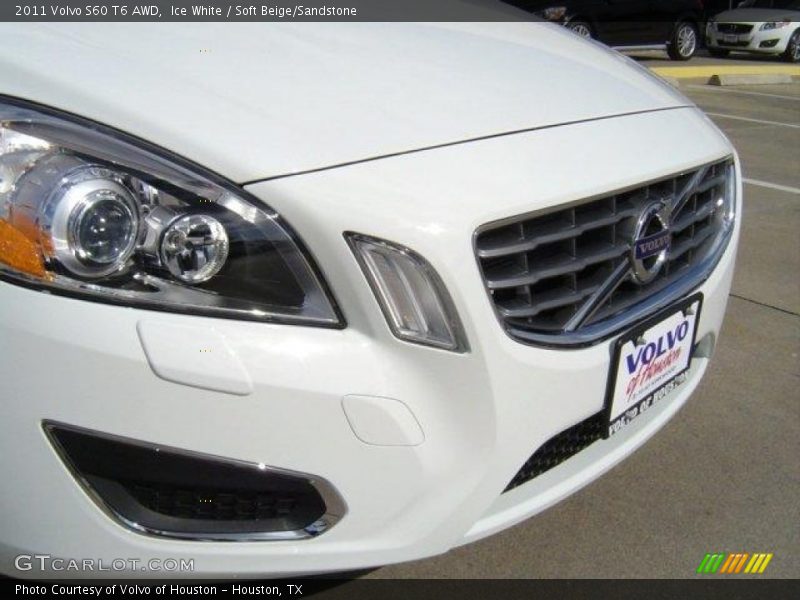 Ice White / Soft Beige/Sandstone 2011 Volvo S60 T6 AWD
