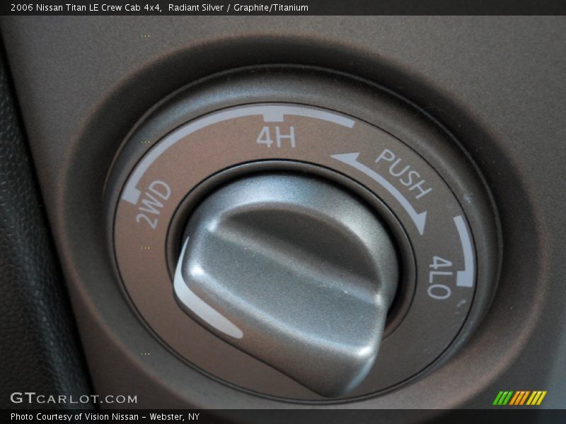 Radiant Silver / Graphite/Titanium 2006 Nissan Titan LE Crew Cab 4x4