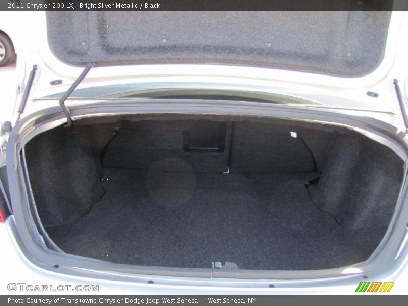  2011 200 LX Trunk