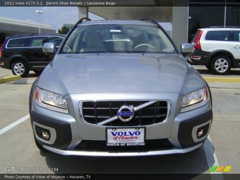 Electric Silver Metallic / Sandstone Beige 2011 Volvo XC70 3.2