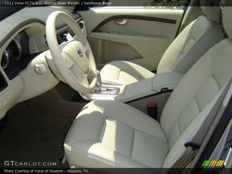 Electric Silver Metallic / Sandstone Beige 2011 Volvo XC70 3.2