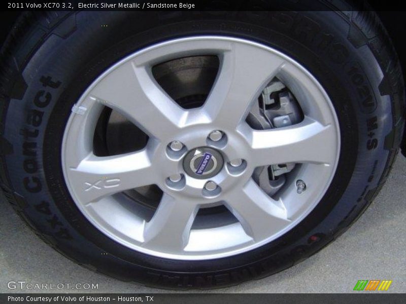 Electric Silver Metallic / Sandstone Beige 2011 Volvo XC70 3.2