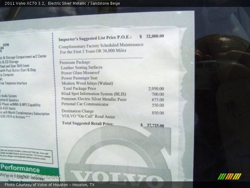 Electric Silver Metallic / Sandstone Beige 2011 Volvo XC70 3.2
