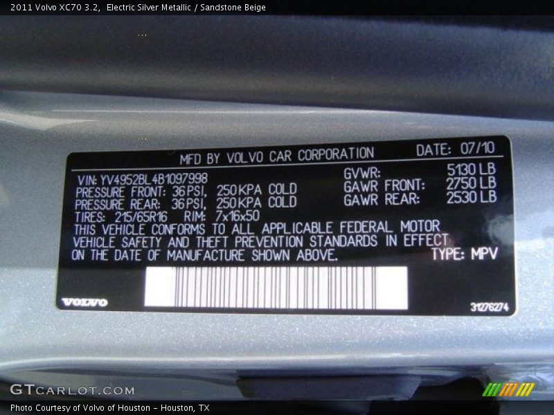 Electric Silver Metallic / Sandstone Beige 2011 Volvo XC70 3.2