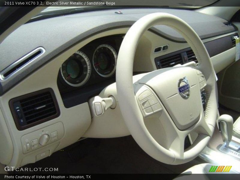 Electric Silver Metallic / Sandstone Beige 2011 Volvo XC70 3.2