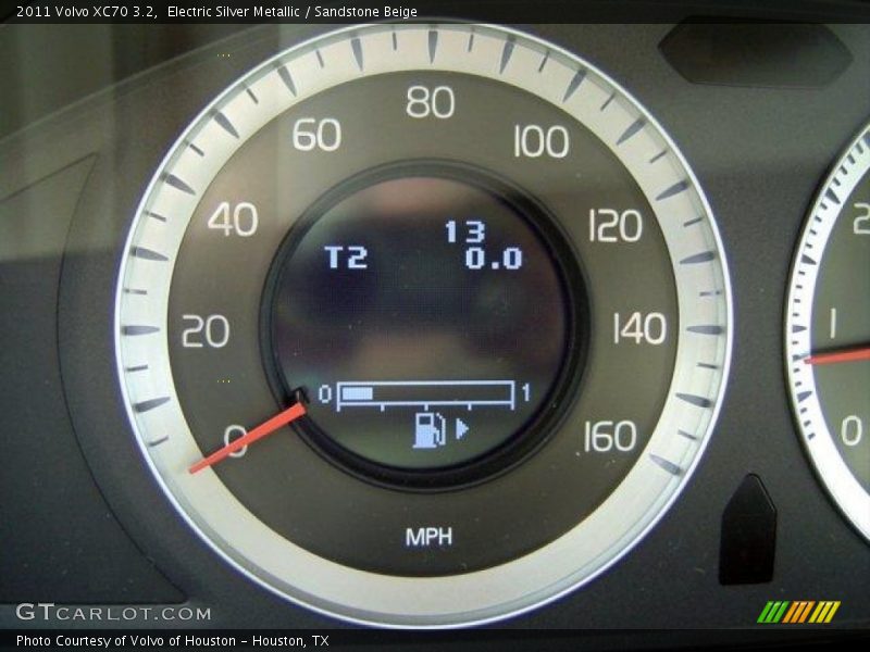 Electric Silver Metallic / Sandstone Beige 2011 Volvo XC70 3.2