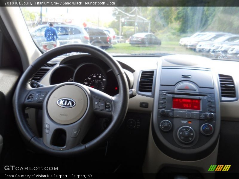 Titanium Gray / Sand/Black Houndstooth Cloth 2010 Kia Soul !