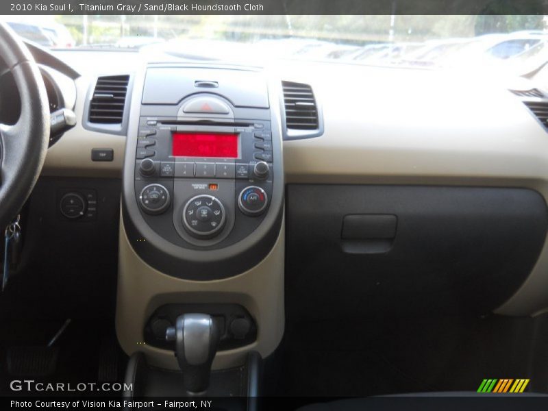 Titanium Gray / Sand/Black Houndstooth Cloth 2010 Kia Soul !