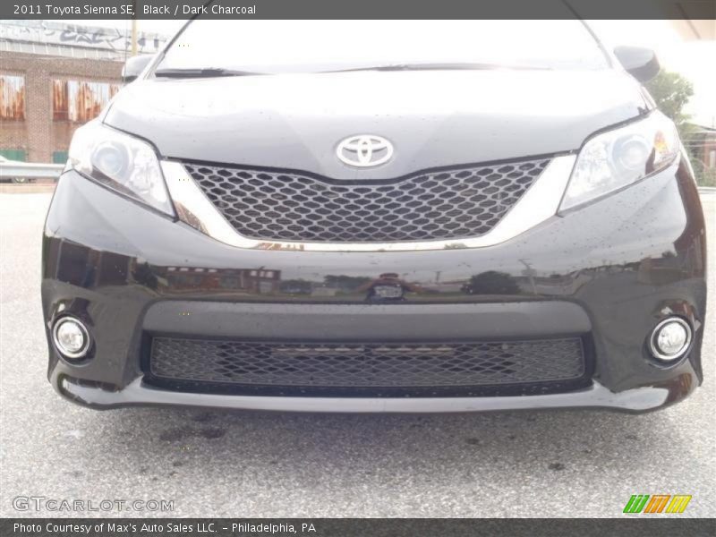 Black / Dark Charcoal 2011 Toyota Sienna SE